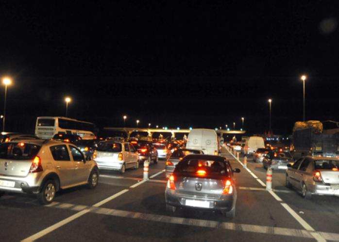 جماهير-كأس-إفريقيا-عالقة-بالطريق-السيار.-قرارات-شركة-الطرق-السيارة-تفاقم-الازدحام