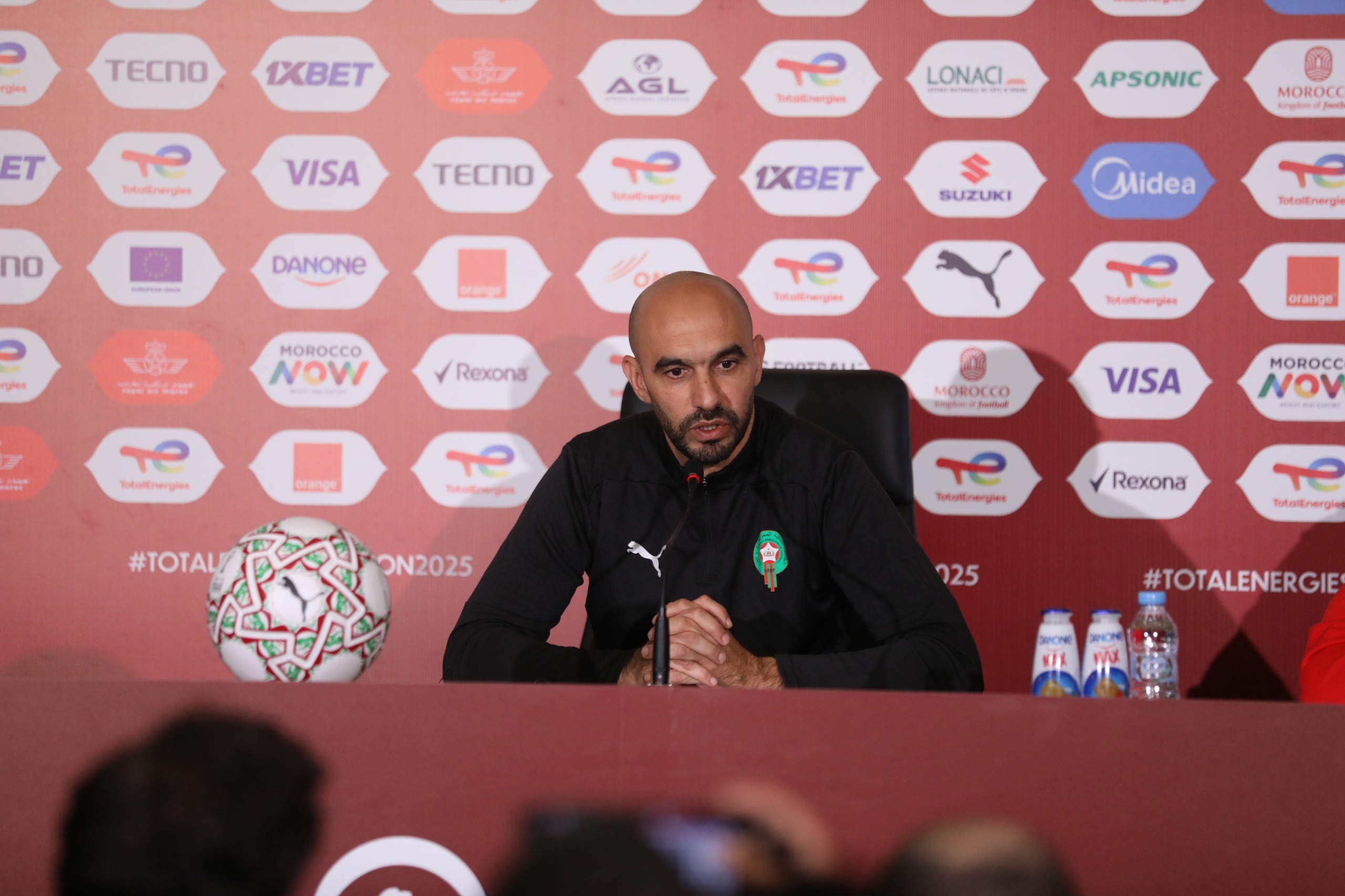 الركراكي:-المغرب-لن-يجد-أفضل-مني-للتتويج-بـ”الكان”-وحكيمي-حاضر-أمام-زامبيا