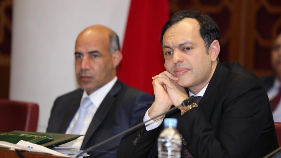 كاتب-الدولة-المكلف-بالتشغيل-يتقمص-دور-المعارضة-وينتقد-الحكومة