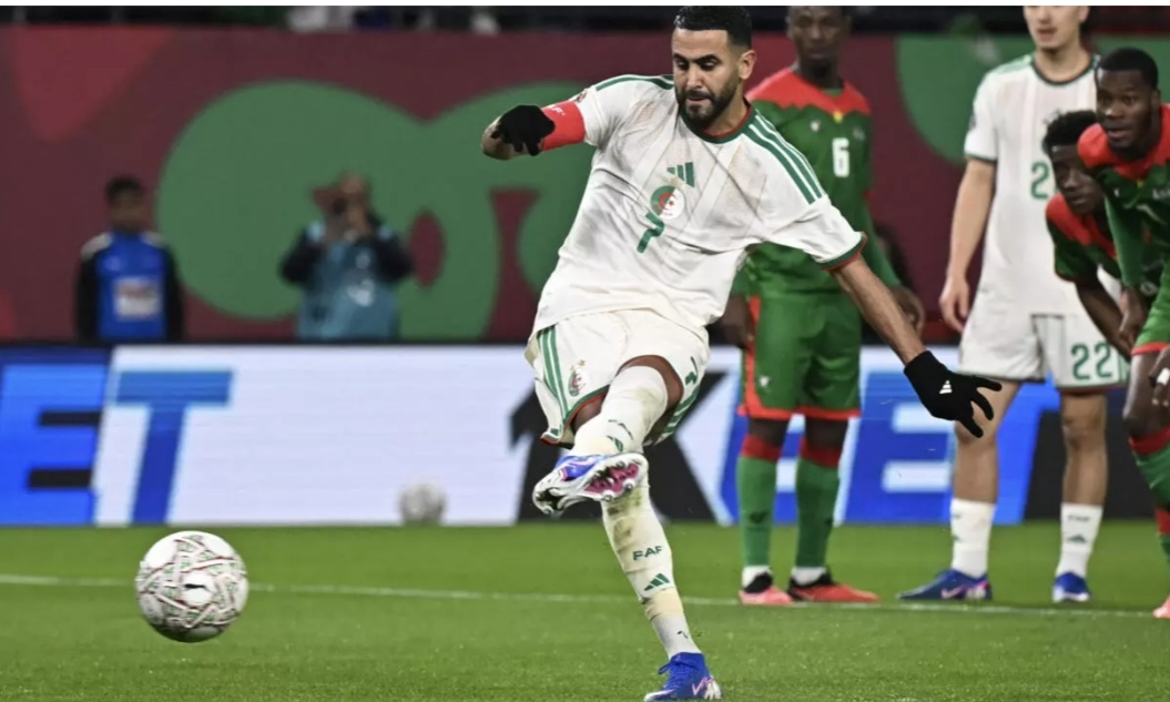 محرز-يقود-الجزائر-للتأهل-إلى-ثمن-“الكان”(فيديو)