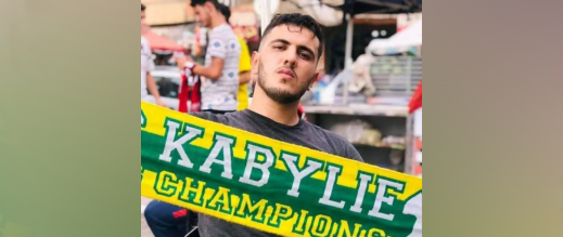 محكمة-جزائرية-تقضي-بسنتين-حبسا-نافذا-لمشجع-بسبب-قميص-يحمل-خريطة-المغرب-كاملة