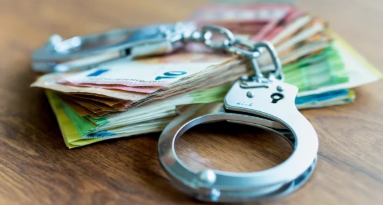 ساعات-وحقائب-باهظة-تقود-مؤثرة-مغربية-إلى-شبهات-قانونية-تمتد-لإسبانيا