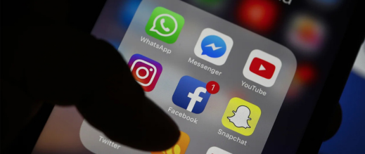 فرنسا-تدرس-حظر-وسائل-التواصل-على-الأطفال