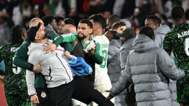 “كاف”-تصدر-عقوبات-ثقيلة-على-منتخب-الجزائر-بعد-أحداث-ربع-نهائي-الكان