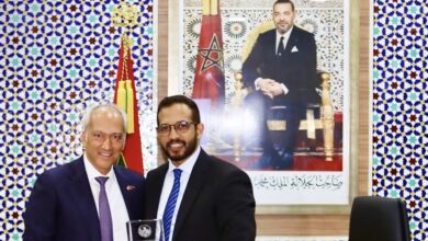 رئيس-وأعضاء-مجلس-جماعة-الداخلة-يستقبلون-عمدة-بلدية-كريت-نِك-الأمريكية