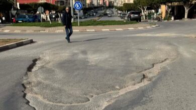 حفرة-وسط-الطريق-بسلوان-منذ-سنتين.-ومطالب-بتدخل-عاجل-للمجلس-الجماعي+-صورة