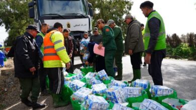 القصر-الكبير.-الشروع-في-توزيع-مساعدات-غذائية-على-المواطنين-العائدين-بعد-تحسن-الأحوال-الجوية