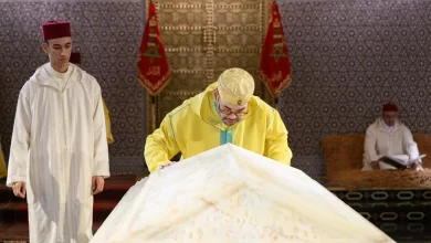 أمير-المؤمنين-صاحب-الجلالة-الملك-محمد-السادس-يترحم-على-روح-جلالة-المغفور-له-الملك-محمد-الخامس