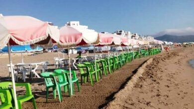 قبيل-موسم-الصيف-بالناظور.-هل-تختار-السلطات-المختصة-وضعية-المتفرج-أمام-احتلال-الشواطئ-بالباراسولات-من-جديد؟