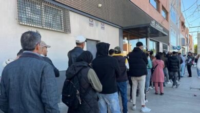 8-آلاف-مغربي-يتوافدون-على-قنصلية-ألميريا-استعدادا-لتسوية-أوضاع-الإقامة-في-إسبانيا