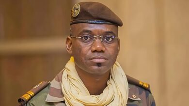 مقتل-وزير-الدفاع-المالي-وأفراد-من-عائلته-في-هجوم-مسلح