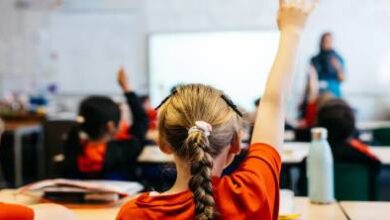 زلزال-بالبعثة-الفرنسية.-الحبس-النافذ-لأستاذة-“لقنت”-القاصرين-دروسا-في-المثلية