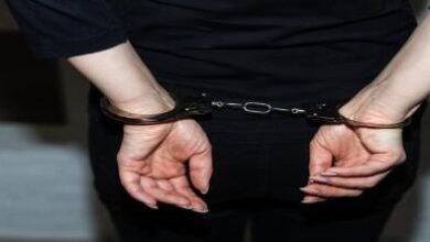 فتاة-بصفرو-تؤذي-مناطقها-الحساسة-بشفرة-حلاقة-للانتقام-من-عشيقها