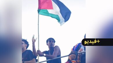 يامال-يرفع-العلم-الفلسطيني-خلال-احتفالات-برشلونة-بلقب-الدوري-الإسباني