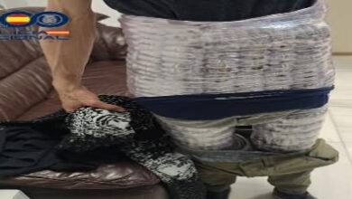 مطار-مليلية.-توقيف-مسافر-بحوزته-أزيد-من-7-كيلوغرامات-من-الحشيش