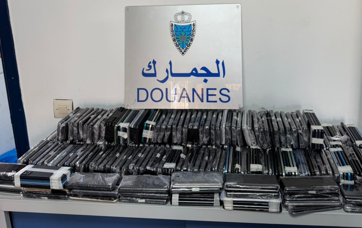 إحباط-تهريب-398-هاتفا-نقالا-عبر-معبر-باب-سبتة