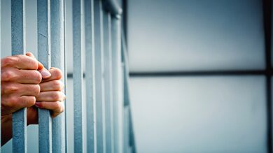 النيابة-العامة-بخنيفرة-تتابع-“كولونيل”-في-حالة-اعتقال-بتهمة-النصب-على-مقاول