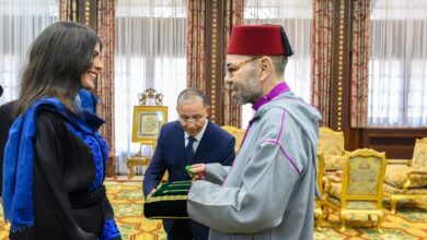 جلالة-الملك-يستقبل-المتسلقة-المغربية-نوال-صفنضلة-ويوشحها-جلالته-بوسام-المكافأة-الوطنية-من-درجة-ضابط