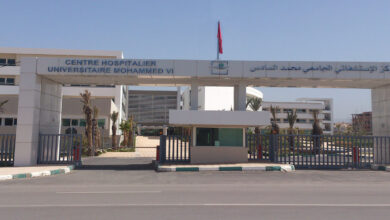 مرضى-القلب-وكبار-السن-في-طوابير-الانتظار.-أبواب-مركز-الفحوصات-بالمستشفى-الجامعي-بوجدة-تضرب-بمواعيدها-عرض-الحائط