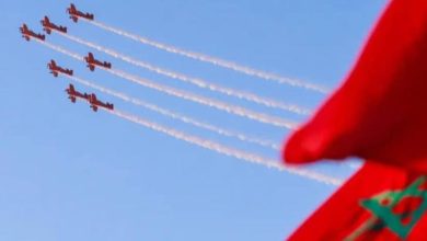 فرقة-“المسيرة-الخضراء”-للطيران-الاستعراضي-تأسر-ساكنة-المضيق-بعروض-جوية-باهرة