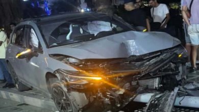 فقدان-السيطرة-على-سيارة-ينتهي-بالاصطدام-بعمود-كهربائي-بشارع-3-مارس-بالناظور