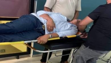 مصطفى-لخصم-يفقد-وعيه-في-الشارع-وينقل-بشكل-عاجل-إلى-المستشفى-الجامعي