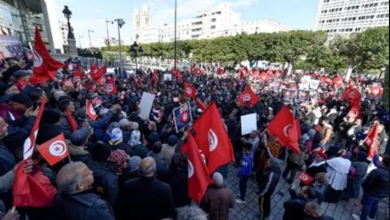 احتجاجا-على-غلاء-المعيشة.-التونسيون-ينزلون-إلى-الشارع